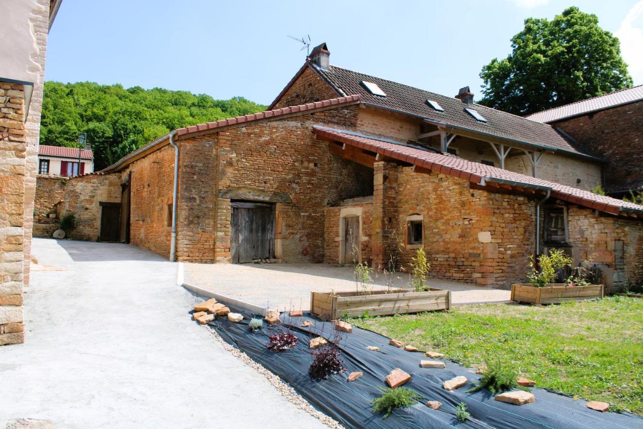 Le Clos Des Pierres Rouges Burgy Bagian luar foto