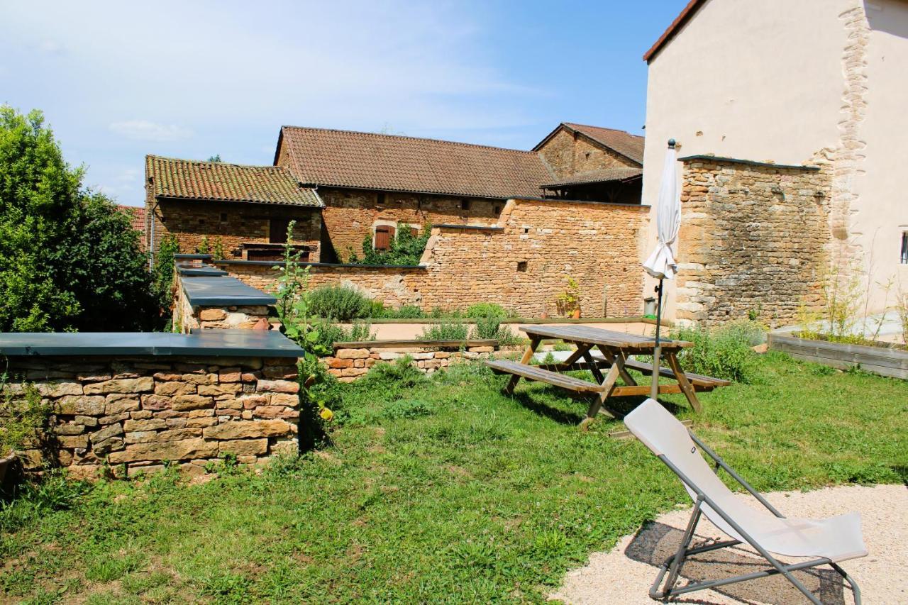 Le Clos Des Pierres Rouges Burgy Bagian luar foto