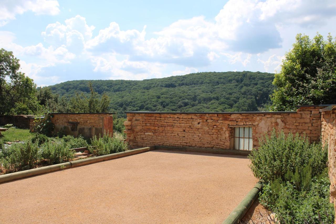 Le Clos Des Pierres Rouges Burgy Bagian luar foto